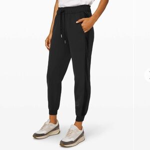 Lululemon On the Fly Jogger *Velvet Trim